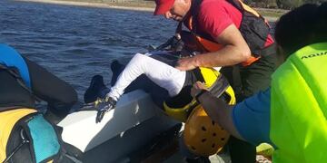 Córdoba. Rescataron a un kitesurfista en el lago San Roque. (Policía de Córdoba)