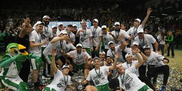 Atenas salió campeón y ascendió la Liga Nacional en el Polideportivo Cerutti. ¿Cuándo jugará en su nuevo estadio? (Facundo Luque / La Voz)