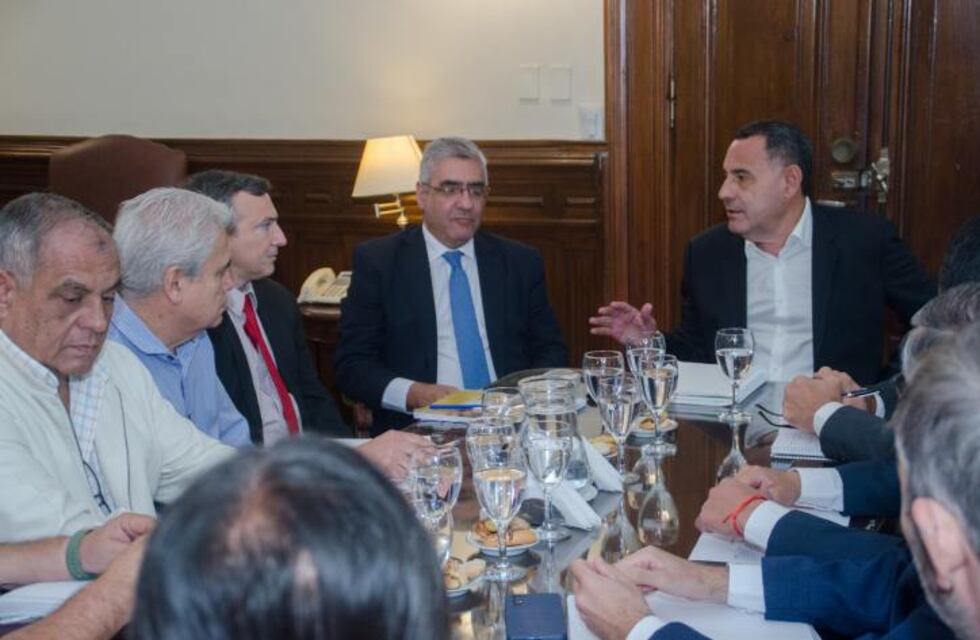 Avanzan las negociaciones entre el Gobierno y gremios estatales