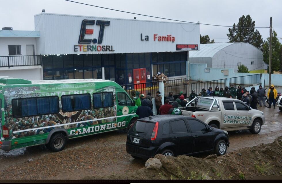 Continúa el reclamo de Camioneros
