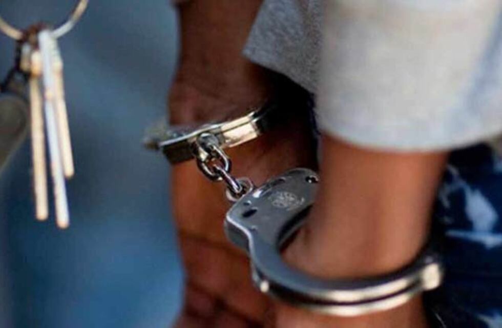 Transito: llegó la Policía y lo detuvo. Tenía una orden que impedía el acercamiento