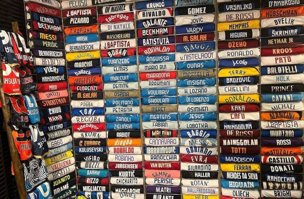 Messi, Maradona y Cristiano Ronaldo: el impresionante museo de camisetas de Luciano Spalleti