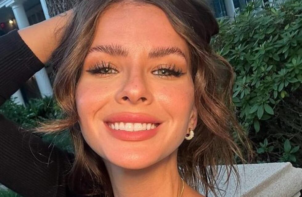 La China Suárez posó en crop top y minifalda para el infarto