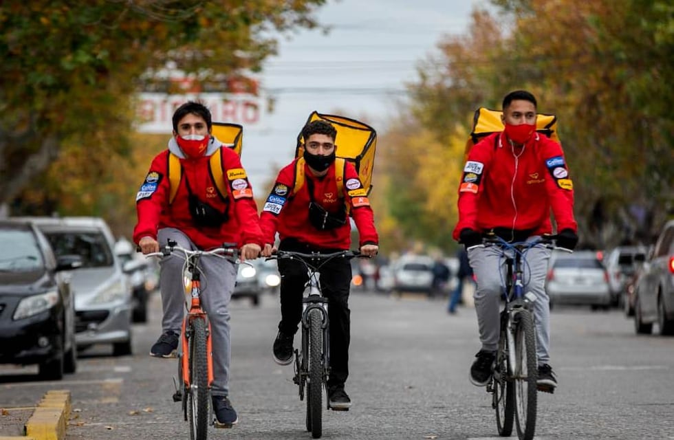 La buena acción de un delivery que se volvió viral: devolvió $10.000 que le habían dado de más