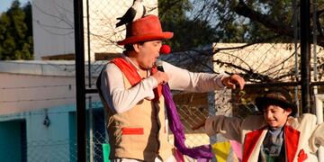 El Payaso Poca Sopa sorprende con un truco de magia. (Agencia Córdoba Cultura)