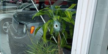 Balearon la segunda concesionaria de autos en 48 horas. (@JoseljuarezJOSE)