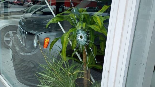 Balearon la segunda concesionaria de autos en 48 horas. (@JoseljuarezJOSE)