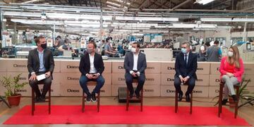 El gobernador Herrera Ahuad participó del acto junto con otras autoridades.