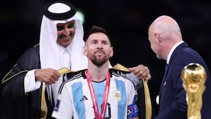 La nueva camiseta de la Selección Argentina tiene detalles dorado por el campeonato del mundo. Foto: Los Andes