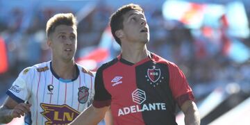 El partido comenzó con alta temperatura en el Viaducto.
