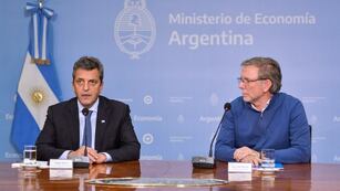 Juan José Bahillo, secretario de Agricultura, junto a Sergio Massa