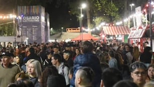 Más de cien mil personas asistieron a la velada inaugural del evento.