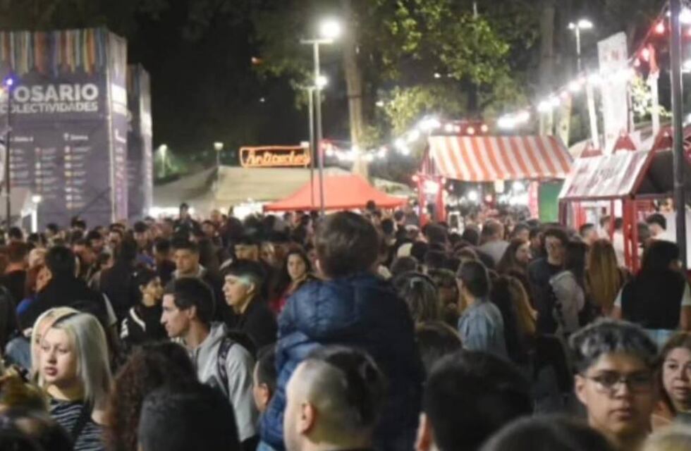 La Fiesta de Colectividades 2023 en Rosario puso primera en una noche multitudinaria
