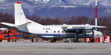 Hallan los restos de un avión en Rusia que se estrelló con 28 pasajeros a bordo.