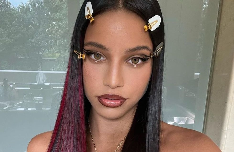 Emilia Mernes impone tendencia desde Nueva York: mucho abrigo pero con “body a la vista”