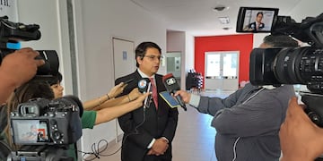 En diálogo con los medios el procurador general del MPA de Jujuy, Sergio Enrique Lello Sánchez.