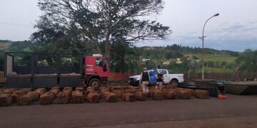 Cuatro hombres intentaban exportar ilegalmente 71 fardos de tabaco