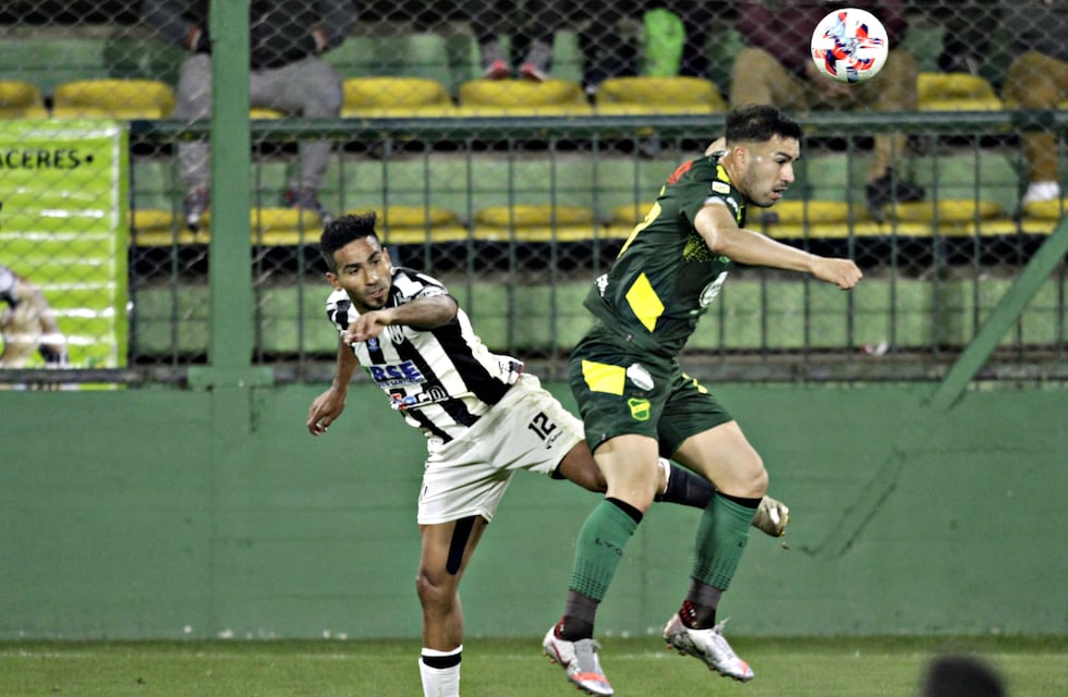 El insólito horario para un partido de Central Córdoba (SdE) y Defensa y Justicia: las mejores reacciones en las redes