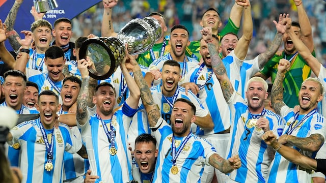 Argentina mantiene su liderazgo en el Ranking FIFA (AP Foto/Rebecca Blackwell)