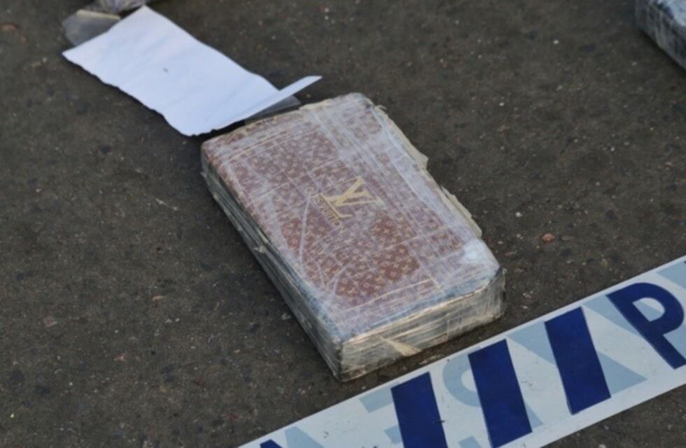 Hallan 1.434 kilos de cocaína con logo de Louis Vuitton enviada desde Rosario