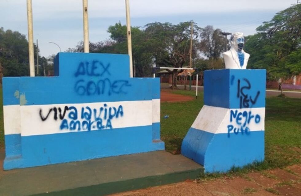Vandalismo en la Plaza Manuel Belgrano de Puerto Iguazú