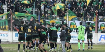 Puerto Comercial derrotó a Rosario Puerto Belgrano en la final de los playoff. (Foto: Emilia Maineri-La Nueva).