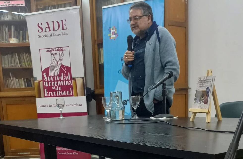 Víctor Acosta presentó su nuevo libro “Venganza, rebeldías y otras entrerrianías” en Paraná