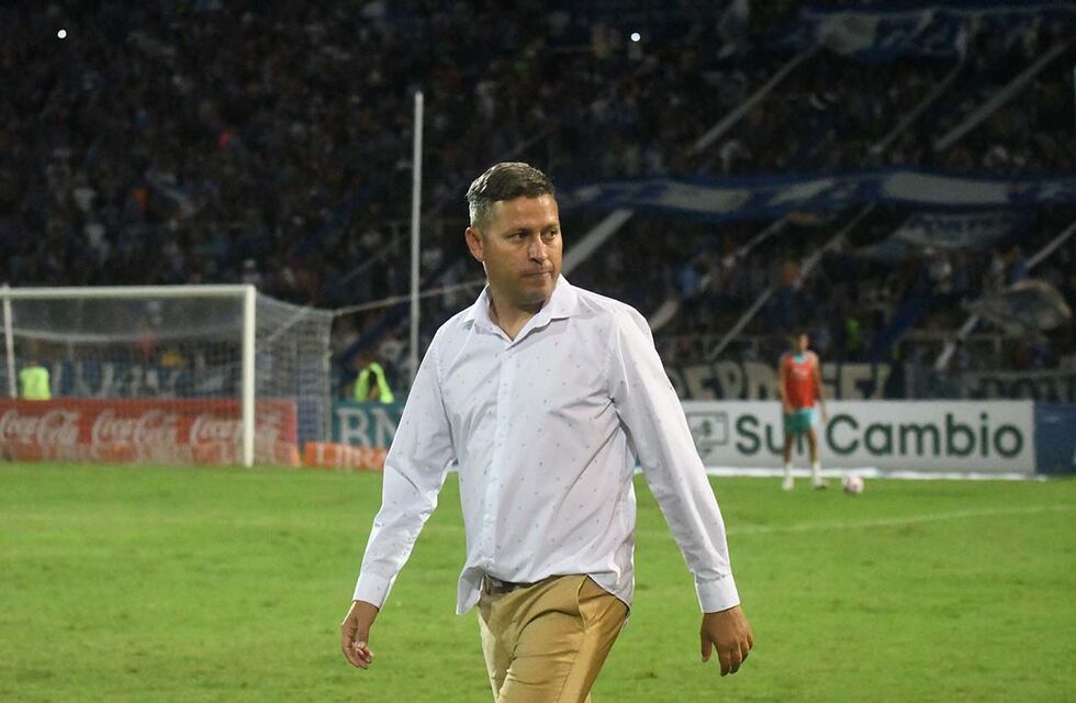 Flores dejó de ser el DT de Godoy Cruz: ¿Quién es el máximo goleador de Boca que podría reemplazarlo?