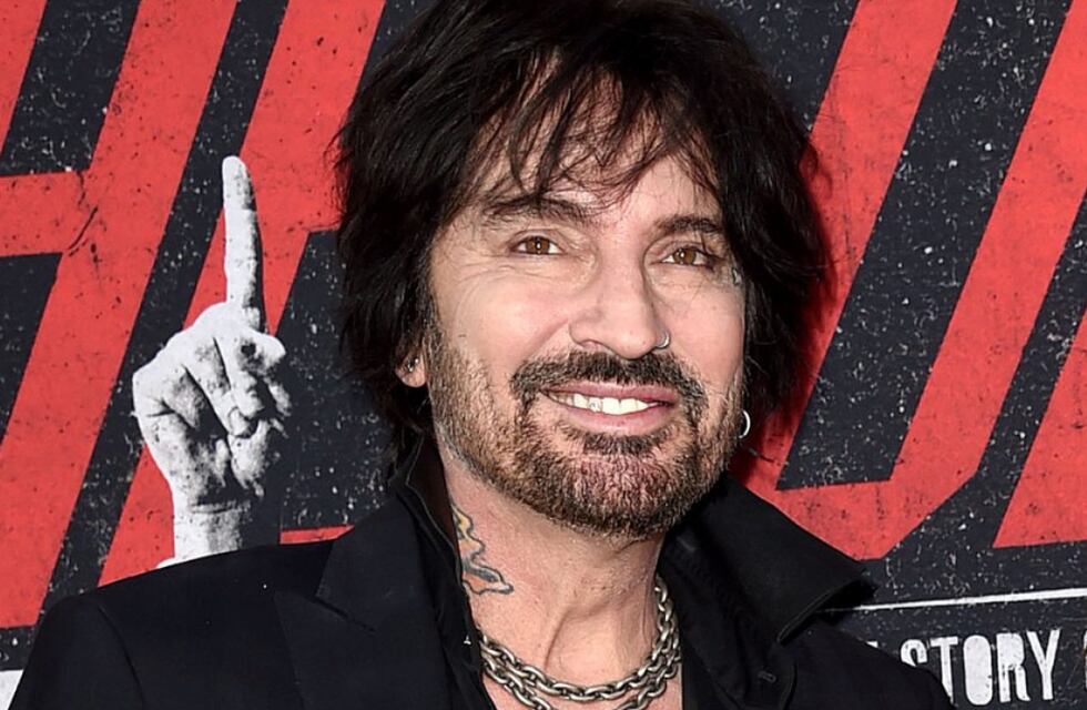 Tommy Lee compartió una foto completamente desnudo pero Instagram no se la dejó pasar