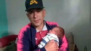 Limpiavidrios. La hermana dijo que estaba "haciendo unos mangos" para el cumpleaños de su hijo.