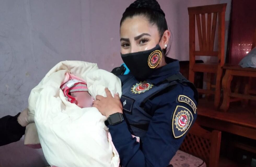 Policías asistieron a una mujer que dio a luz en Córdoba