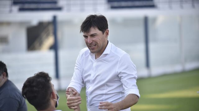 El entrenador Alexander Medina finalmente dirigirá en Brasil (Facundo Luque).