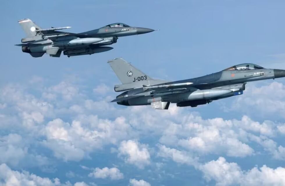 Como Carlos Menem cuando era presidente, Milei va a pilotear aviones de combate