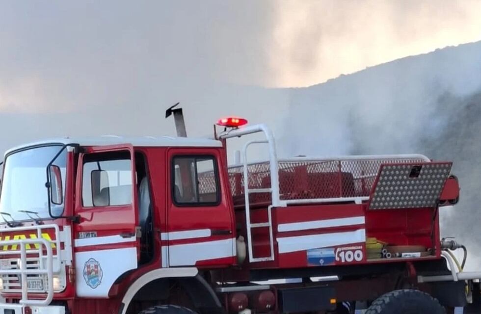 Variante Costa Azul: el incendio de podas fue controlado aunque el humo permanecerá por algunas horas