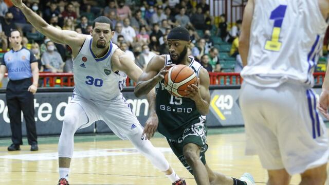James McPherson tuvo su estreno en Atenas jugando contra Boca (Prensa Atenas).