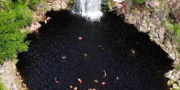 Un hermoso punto traserrano que reúne cascada y piletones naturales.