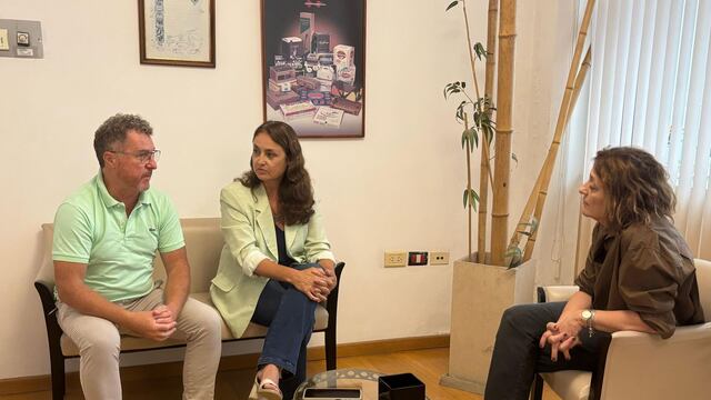 Patricia Imoberdorf visitó Papeltécnica S.A.I.C., y fue recibida por Liliana Chatelet.