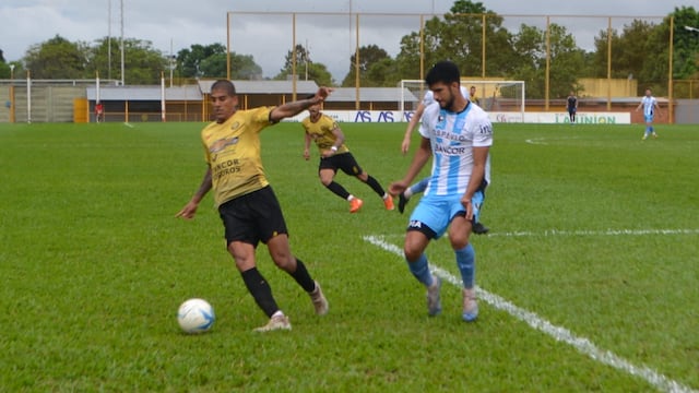 Racing ganó en Misiones con un golazo de Chalabe. En la imagen, otro punto alto Académico: Leandro Fernández   (Foto: Prensa Crucero).