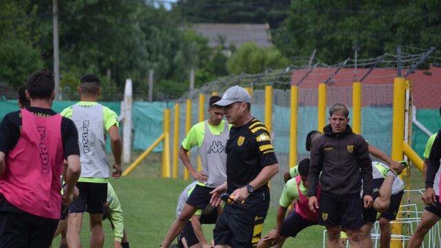 Así fue la presentación del nuevo entrenador de Santamarina