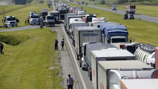 Demoras en Ruta 9 por el paro de transportistas. (Foto: Juan José García).