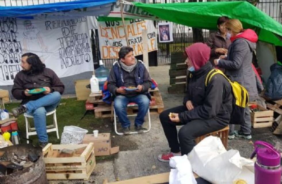 Enfermeros en lucha: se cumple el sexto día de reclamo en el acampe frente a Casa de Gobierno