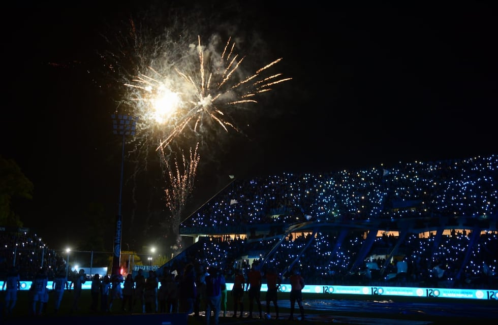 Belgrano sacudió Alberdi con otro recibimiento estruendoso y el homenaje al “Chino” Zelarayán