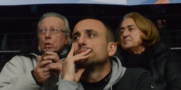 Jorge Ginóbili, papá de "Manu", juntos en una cancha de básquet. Foto: Gentileza La Nueva.