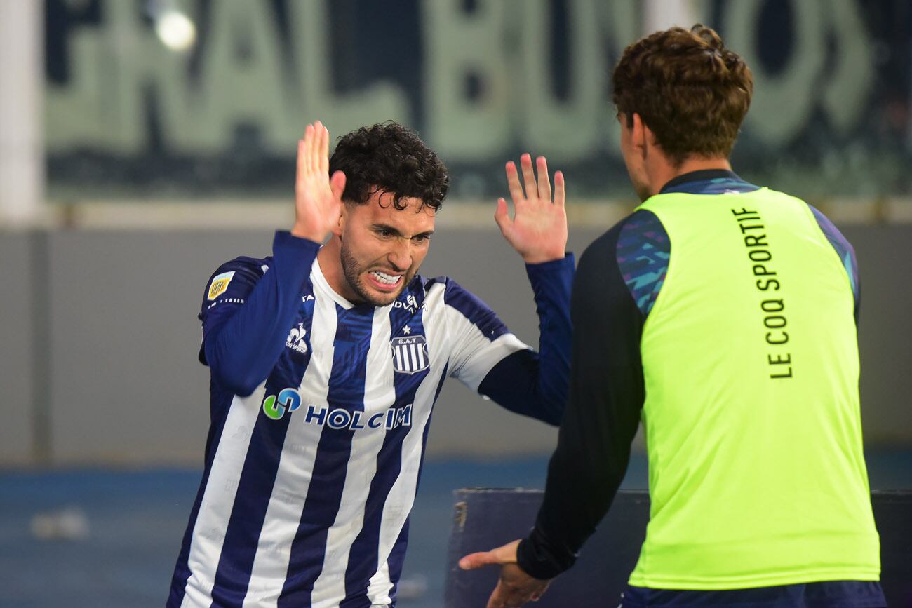 Talleres venció a Sarmiento en el estadio Kempes con gol de Nahuel Bustos.  (Nicolás Bravo / La Voz)