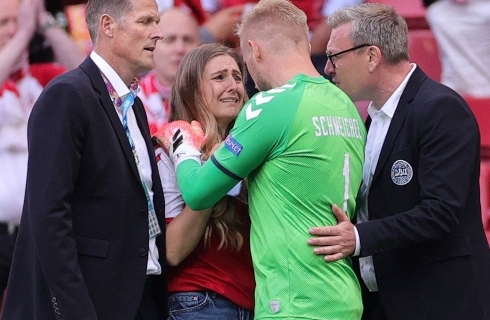 La desgarradora reacción de la esposa de Christian Eriksen tras desplomarse en pleno partido