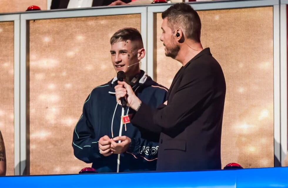 L-Gante debutó como jurado en “Canta Conmigo Ahora” y recibió el piropo de una compañera