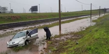 Accidente vial en Posadas: una mujer despistó con su vehículo en el acceso Sur.