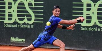 El tenista de 29 años fue superado por 6-3 y 6-2 sobre polvo de ladrillo. (@francescopelusoph)