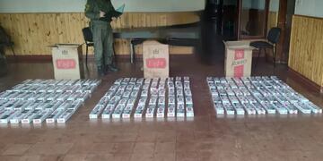 Gendarmería Nacional Argentina decomisa 1.500 paquetes de cigarrillos extranjeros en Puerto Piray.