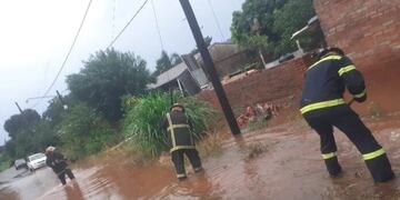 San Pedro: una familia debió ser evacuada tras las intensas lluvias.